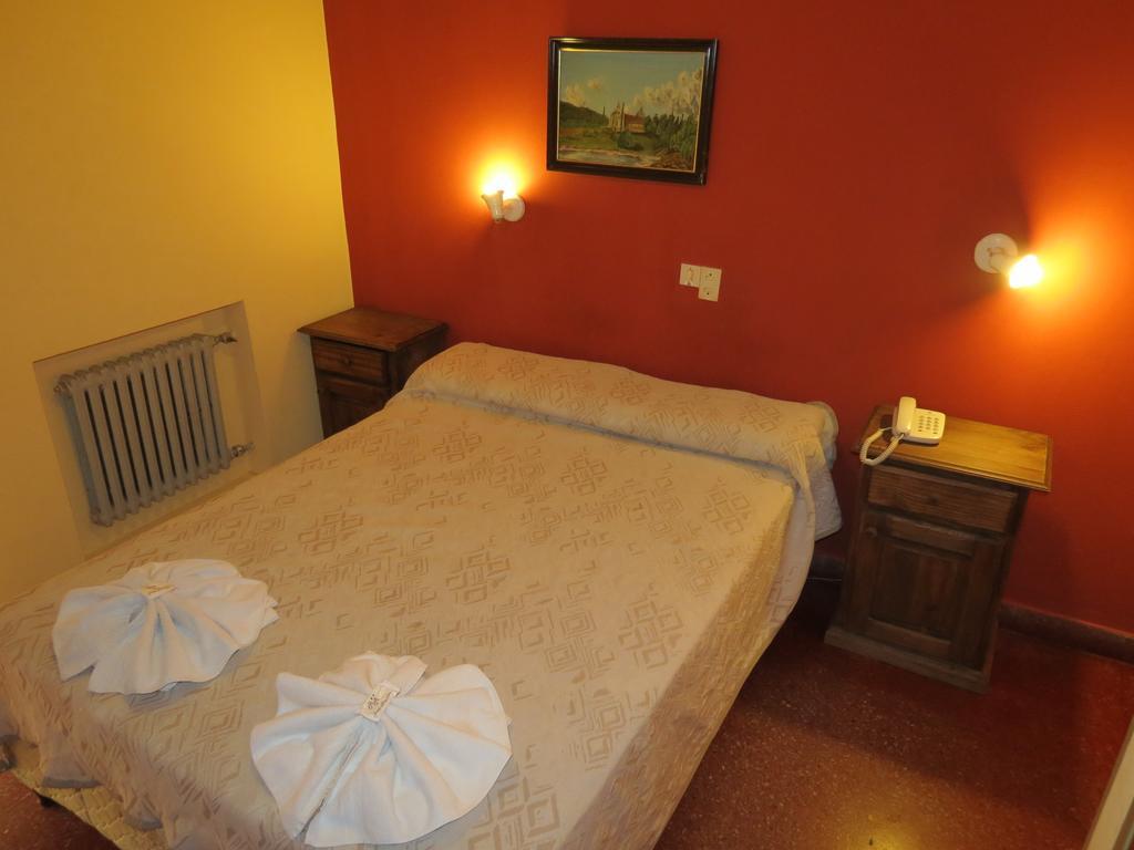 Hotel Arenales Villa Carlos Paz Zimmer foto